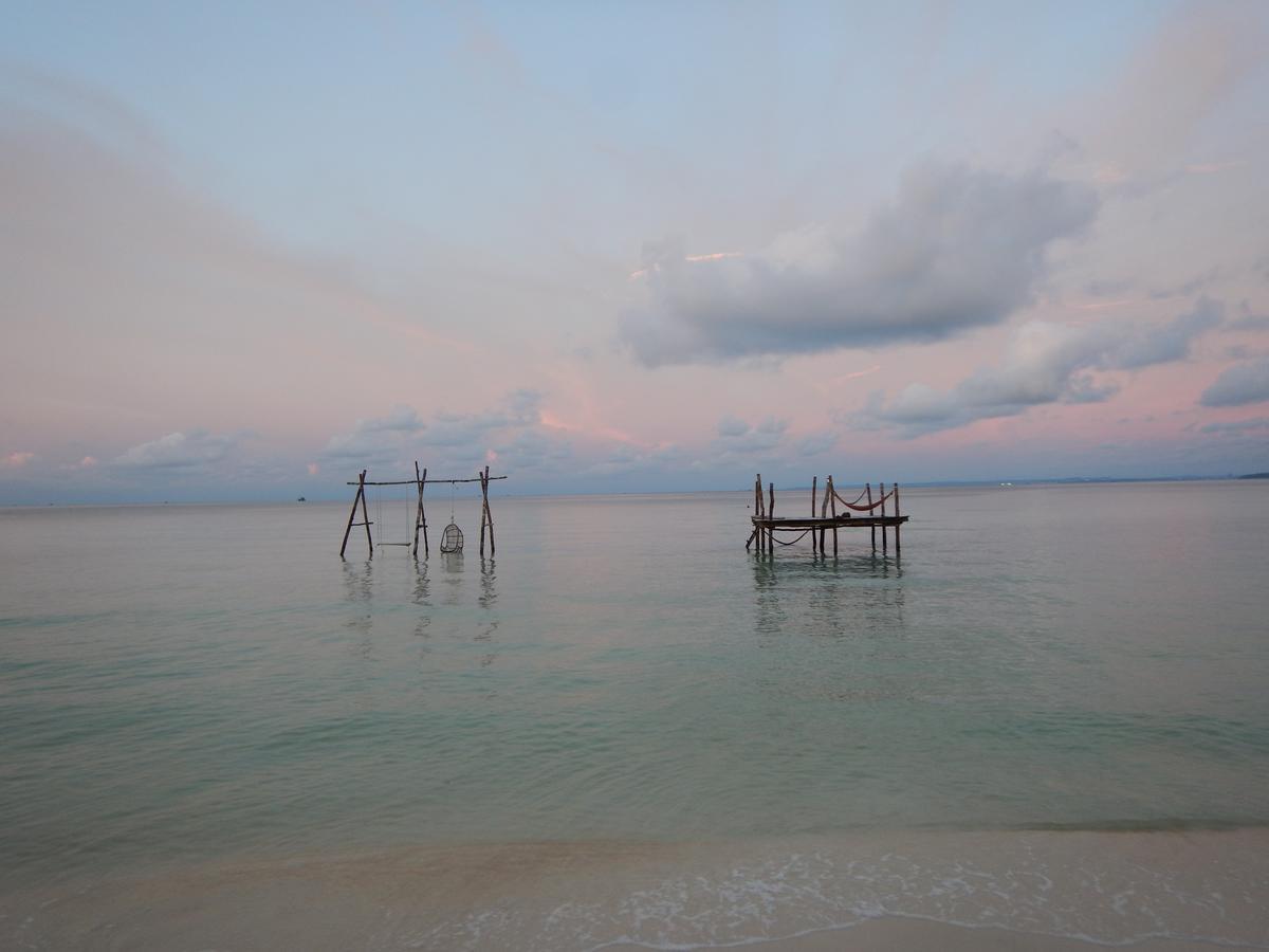 Driftwood Hostel And Bungalows เกาะรงสำลน ภายนอก รูปภาพ