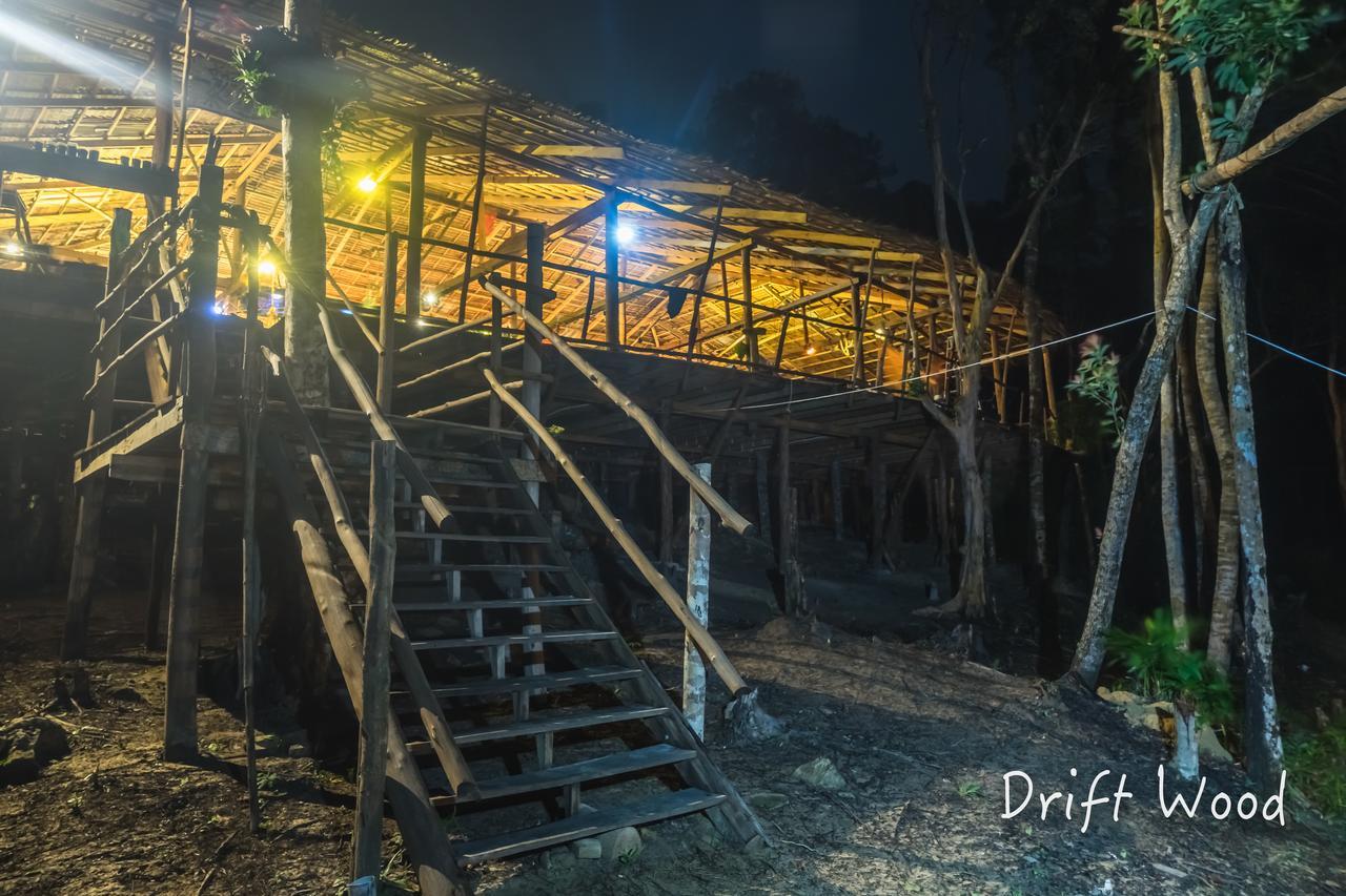 Driftwood Hostel And Bungalows เกาะรงสำลน ภายนอก รูปภาพ