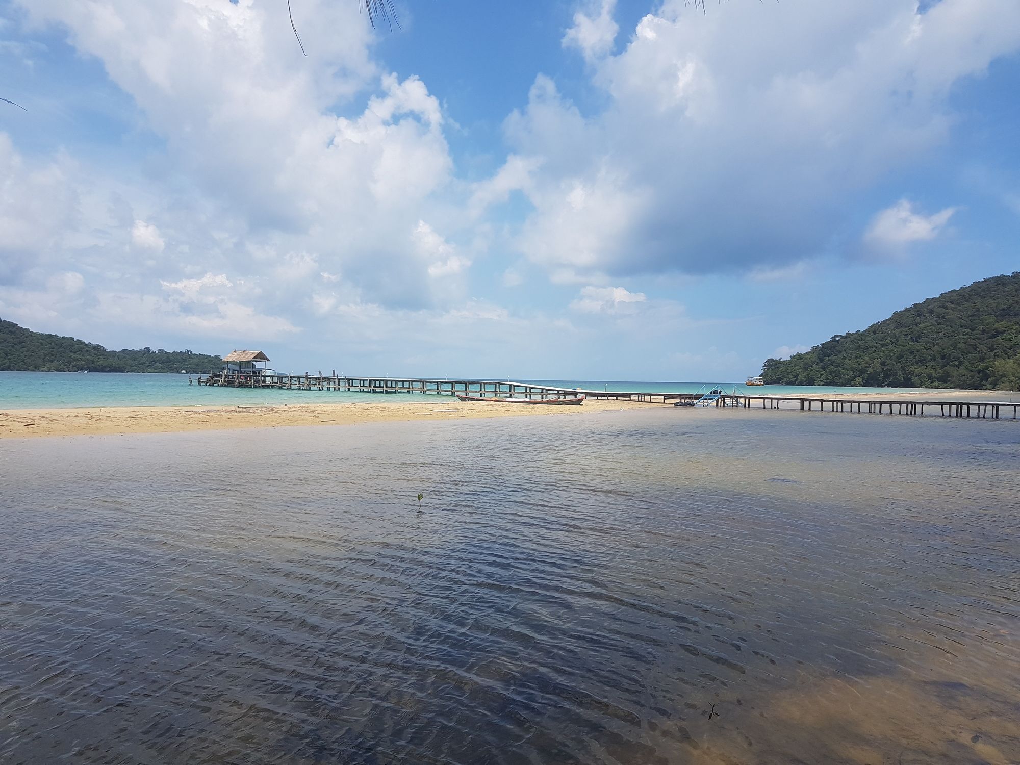 Driftwood Hostel And Bungalows เกาะรงสำลน ภายนอก รูปภาพ