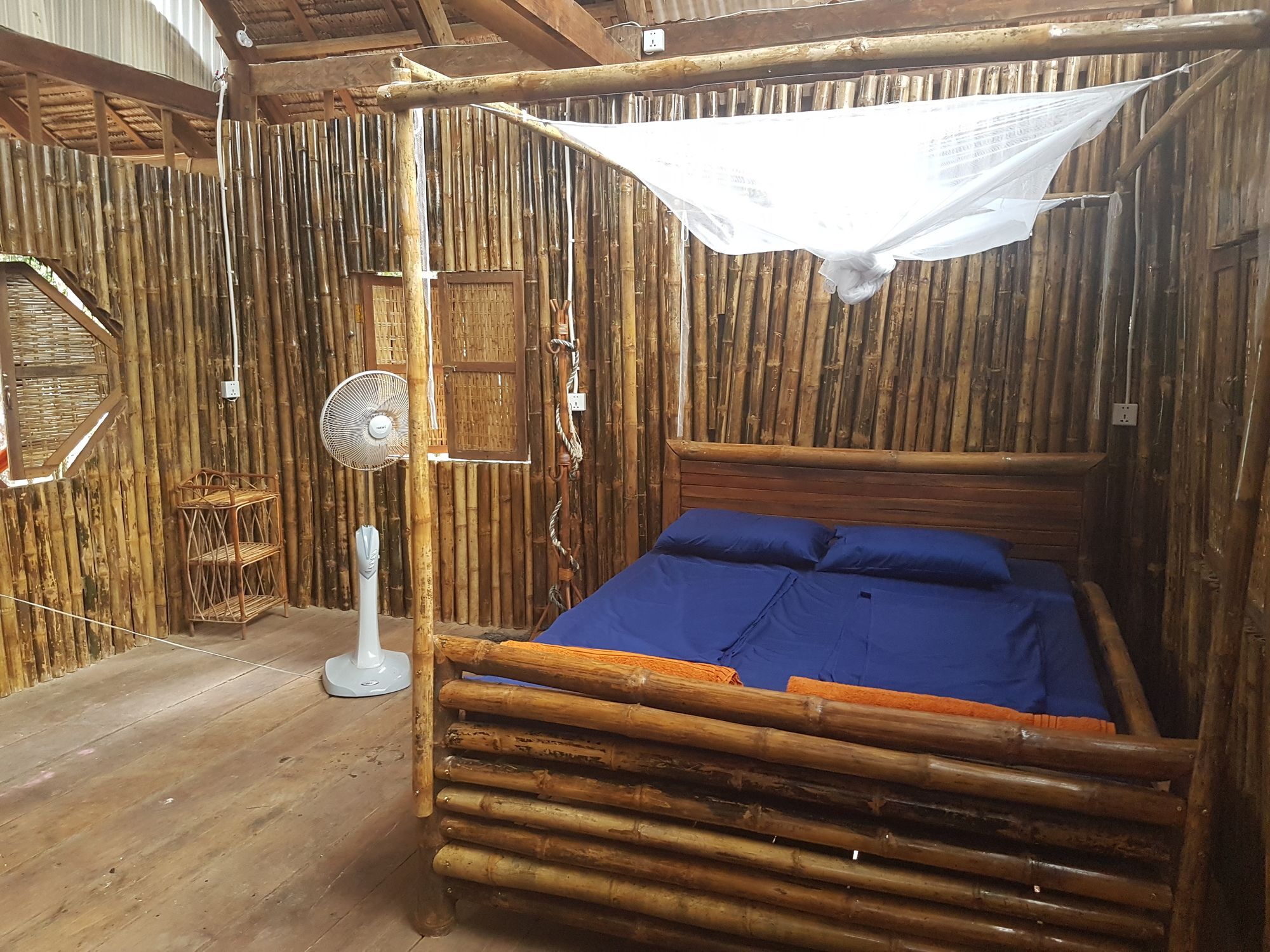 Driftwood Hostel And Bungalows เกาะรงสำลน ภายนอก รูปภาพ